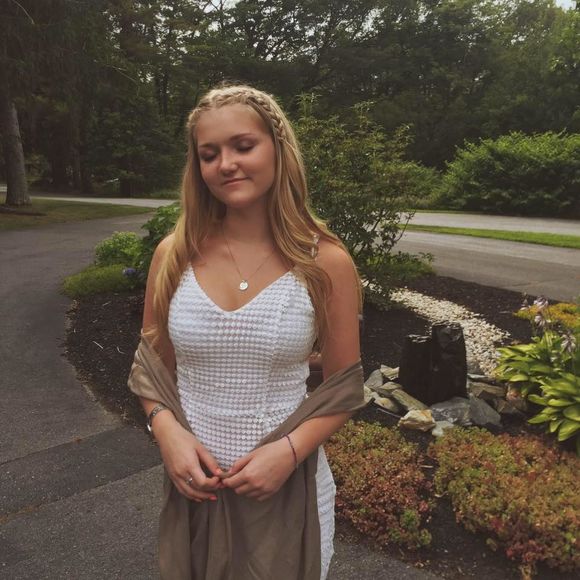Meet your Posher, Julia - Picture 1 of 1